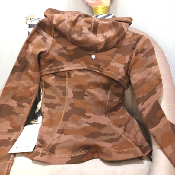 Lululemon Nulu hooded jacket - Picture 3 of 5